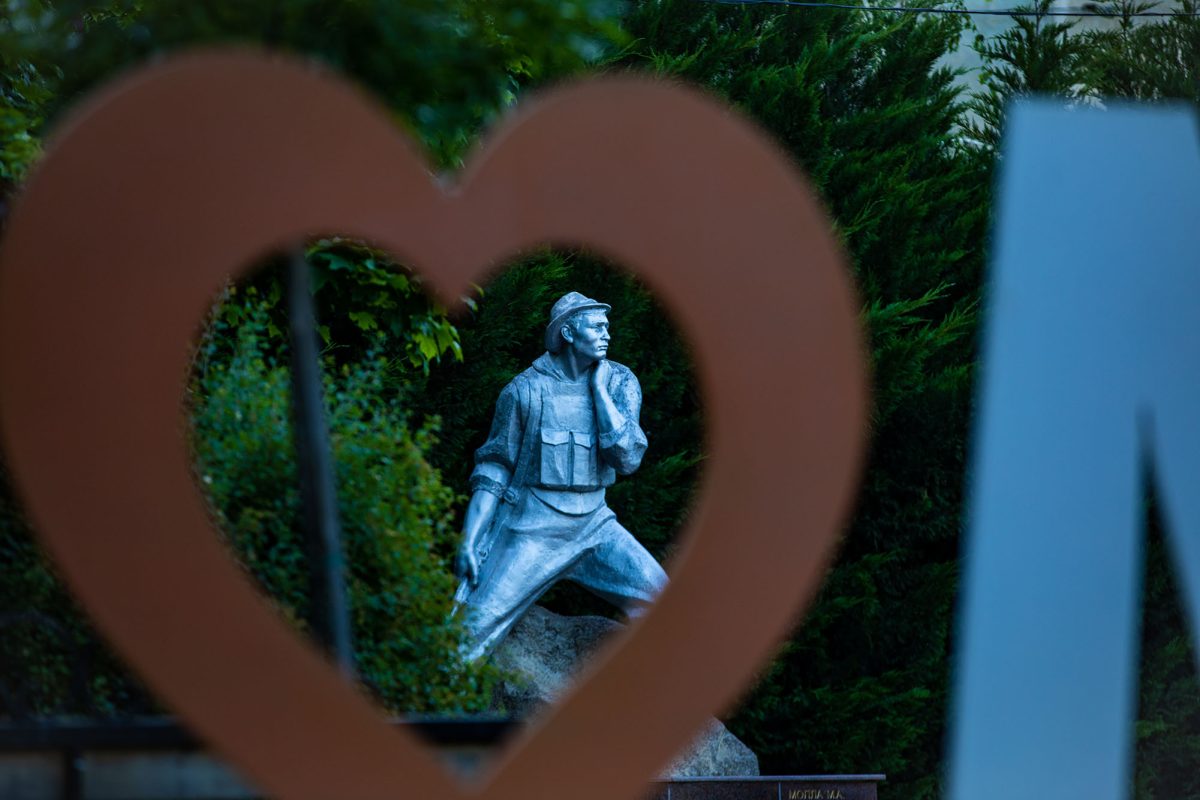 A memorial to Soviet soldiers who fought in Afghanistan stands in Comrat, the capital of Găgăuzia. 